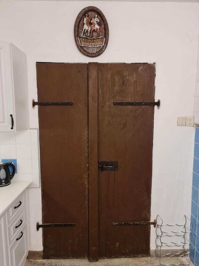 Het Hongaarse Wijnhuis Mohács Exteriör bild