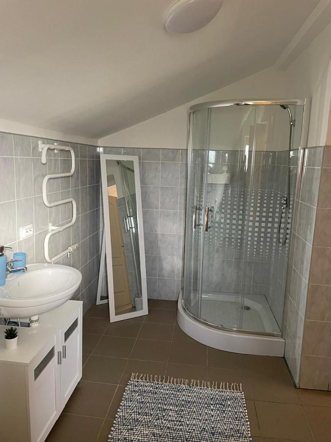Het Hongaarse Wijnhuis Mohács Exteriör bild